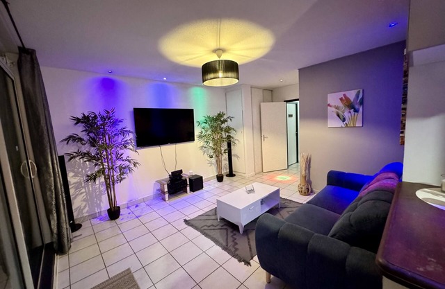 1 air-conditioned room, fiber wifi , ses view , ⍴ᥲrk᰻ᥒg free, no ᥎᰻s ᥲ̀ ᥎᰻s