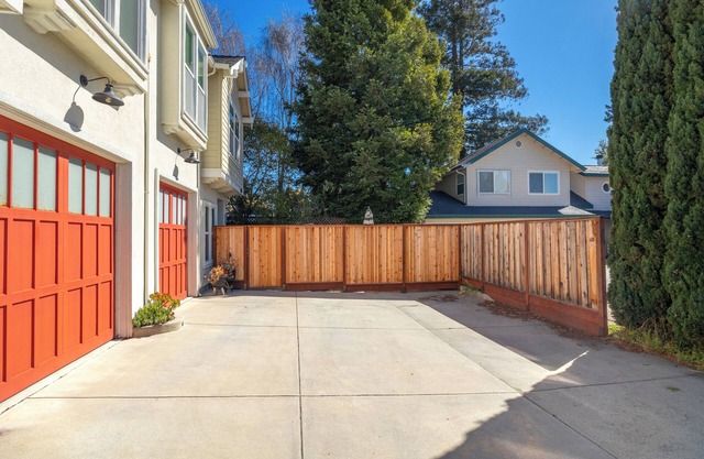 1 Bed/1 Bath plus Office - Beachy, Clean and Comfortable