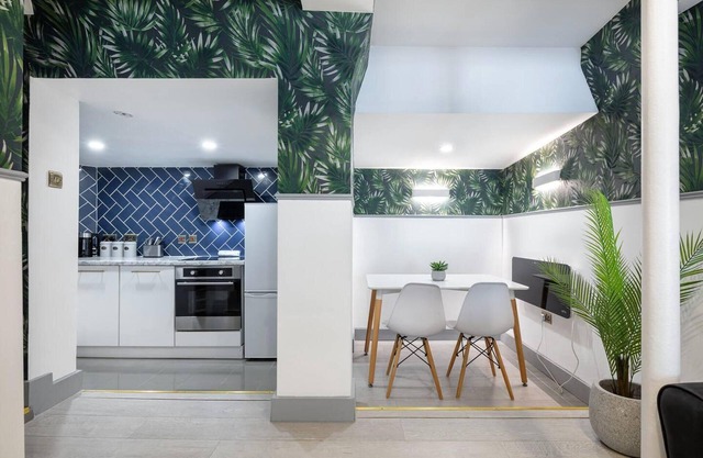 1-bed Flat in West London, Sleeps 2