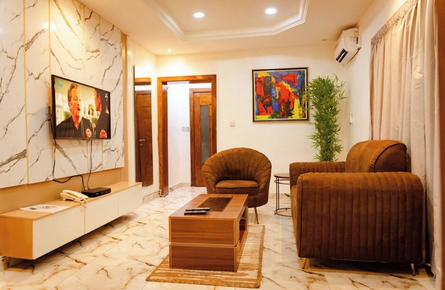 1-Bed Flat - Lekki Phase 1 - Pool - Spa - Balcony