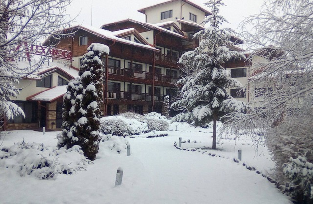 1 Bed Flat - Sleeps 2 - Pets - Pool - Parking