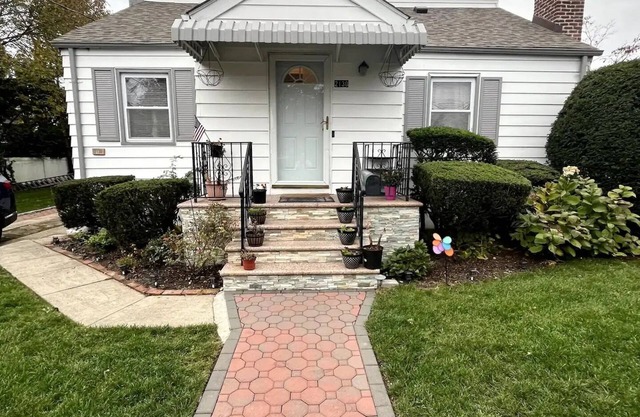1 bed room basement apartment.