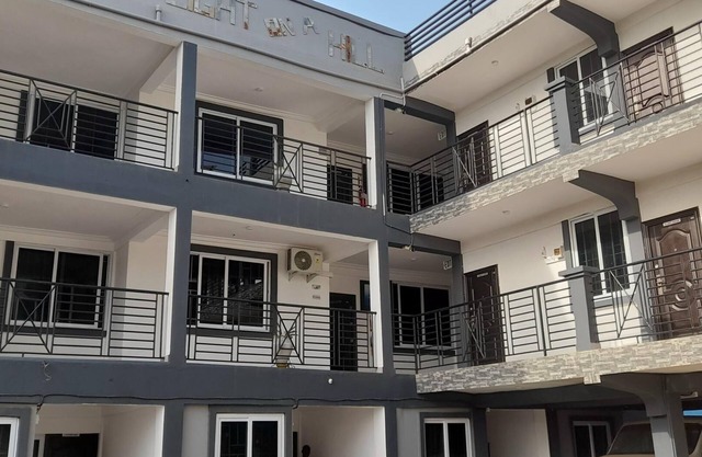 1 Bed Sleeps 2 Apartment - Free Parking - Tv