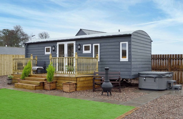 1 bedroom accommodation in Montrose