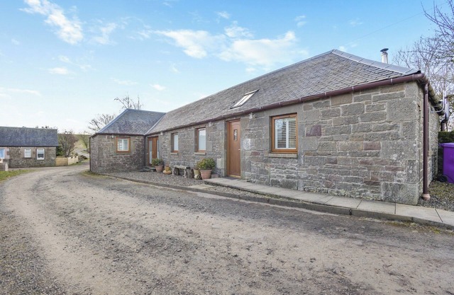 1 bedroom accommodation in Tealing, near Dundee