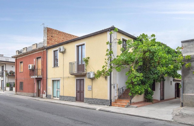 1 bedroom amazing apartment in Locri