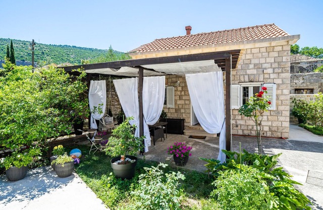 1 bedroom amazing home in Komolac