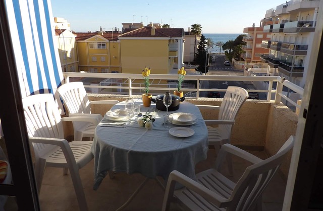 1 bedroom apartment Sea views. Aire Acond terrace, WIFI, flat TV, renovated