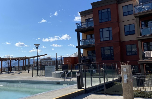 1 Bedroom Condo - Amazing Lake and Mountain Views overlooking Pool and Hot Tub!
