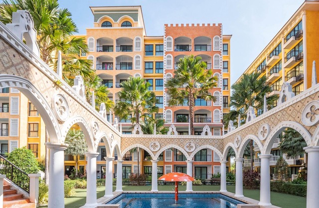 1 bedroom condo with lavish swimming pool and gym access