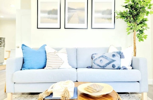 1 Bedroom King Bed | Free Parking |Steps to Ocean