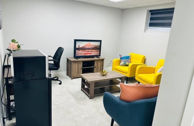 1 Bedroom modern basement suite with private entrance