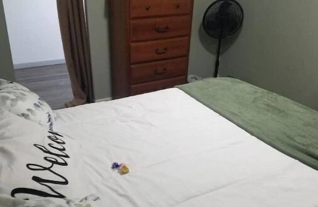 1 bedroom sleeps 4 in town with a country feel.