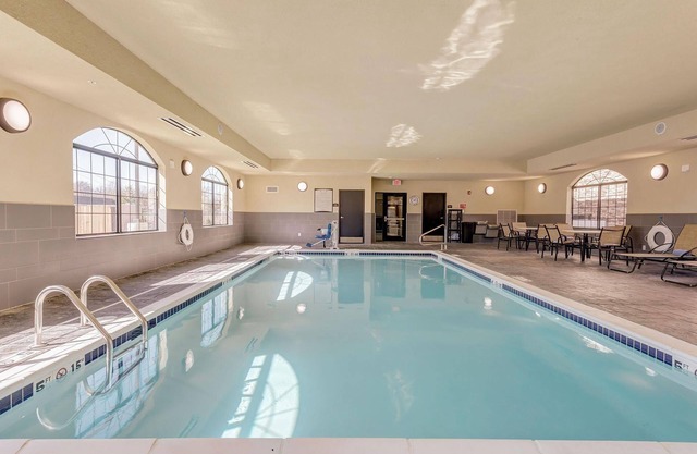 1 Bedroom Suite | Free Breakfast + Shared Pool On-Site | Near Edward Jones! Great for Business Travelers!
