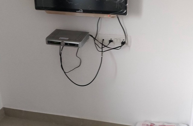 1 BHK FLATS KITCHAN TOTAL FIVE FLATS I NNNNNNNNNIN VIMAN NAGAR NEXT TO AIR PORT.