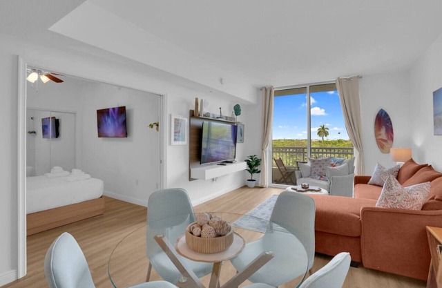1 br 2bed LakeView Rooftop Pool