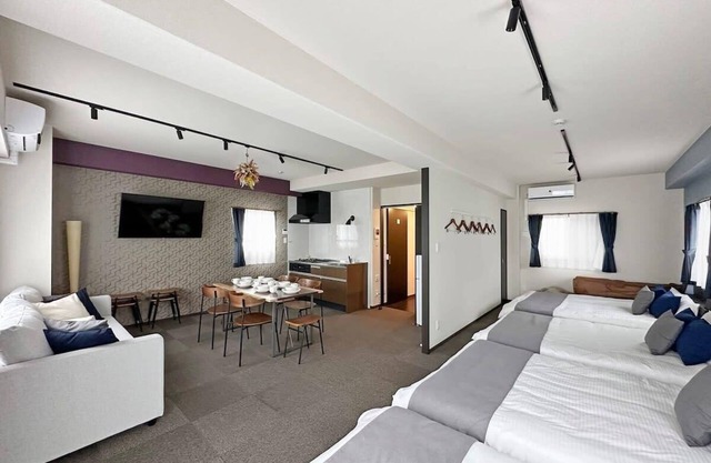 1 BR Apt on the 9th flr with City view for 10 Ppl