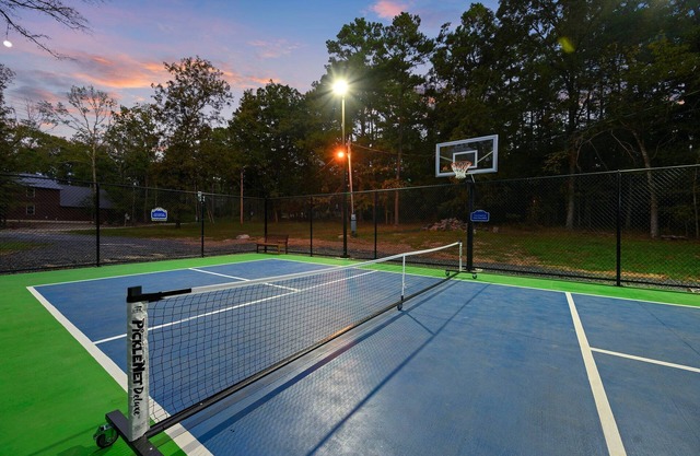 1 BR Near Gutter Chaos - 2 Min Walk W/Playground & Pickleball Court