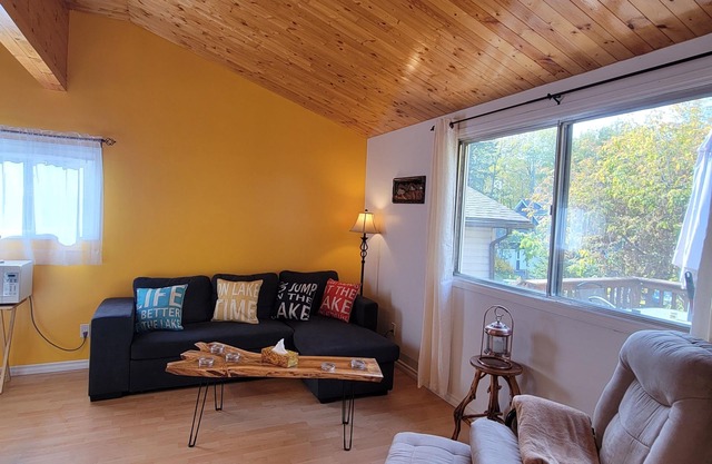 1 BR Private Cottage w/Private deck
