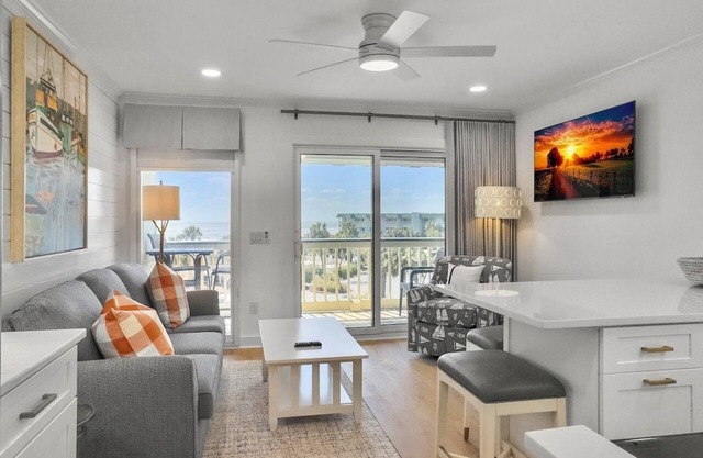 1 BR Top Floor Isle of Palms Oceanfront Sea Cabin