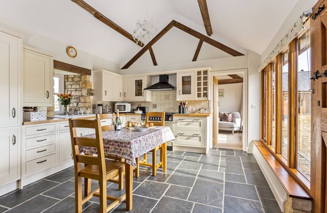 1 Homepiece - a converted barn that sleeps 4 guests in 2 bedrooms
