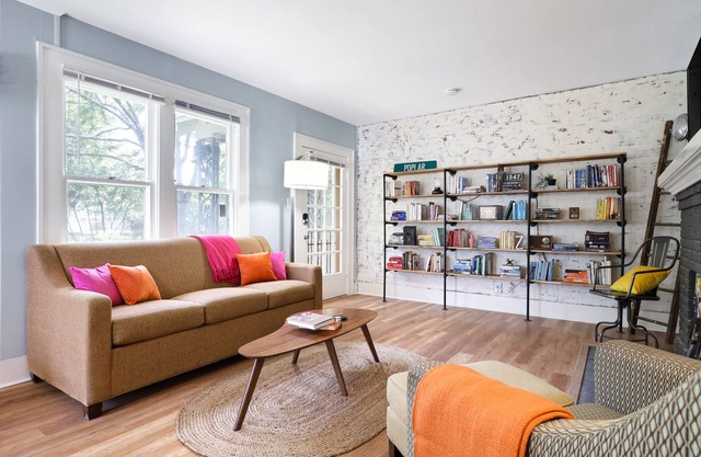 1 king bed, sleeps 6, pet friendly 1 BED/1 BATH duplex in central SA