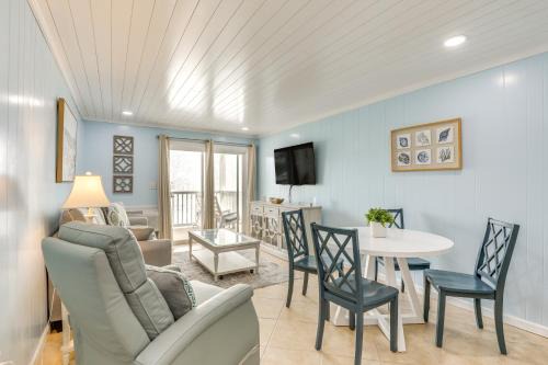 1 Mi to Barefoot Landing Condo with Pool Access!