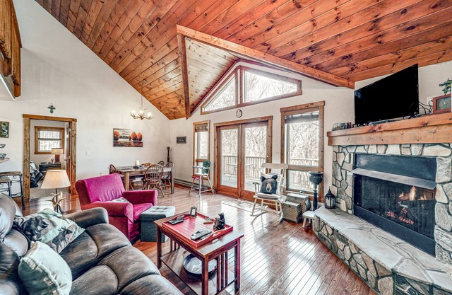 1 Mi to Beech Mtn Ski Resort: Cabin w/Fire Pit