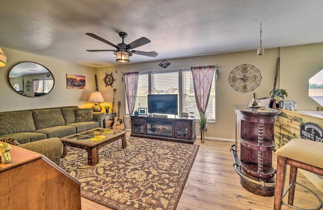 1 Mi to Canyon Tours Vibrant Page Paradise!