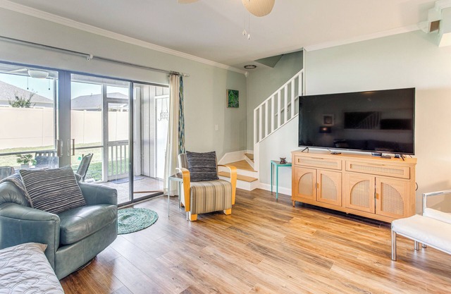 1 Mi to Cherry Grove Beach: Quiet Escape w/Deck