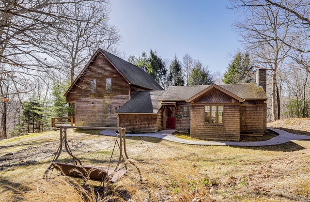 1 Mi to Foxwoods Casino: Couple's Retreat w/Patio