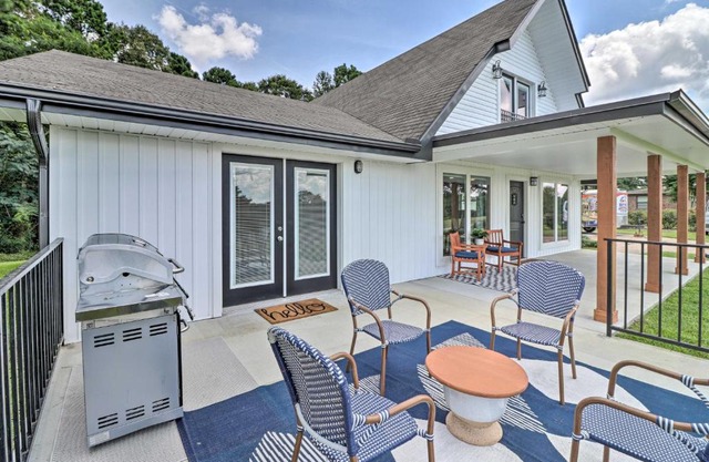 1 Mi to Marina and Golf Bismarck Home with Fire Pit!