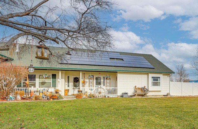 1 Mi to Old Town: Central Meridian Home