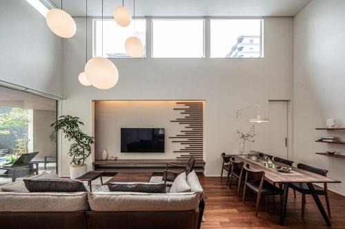 1 minute from Fukuoka Hachimangū Station! Luxury Private Villa Pool, Golf, Sauna