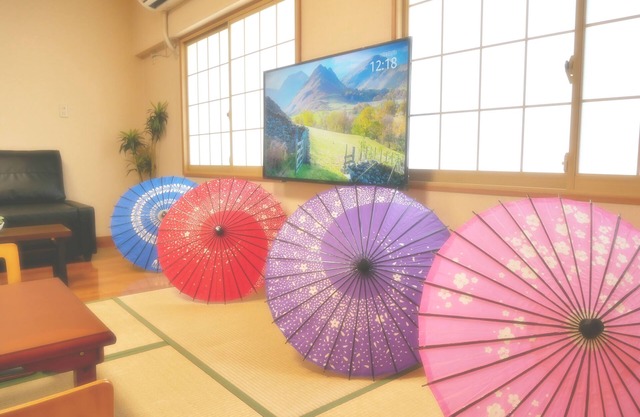 1 minute walk from the station in a good location! Accommodates 20 people! Rooftop BBQ available! 5 bedrooms, spacious 140 sq.m! By train: 5 minutes to Univa, 10 minutes to Namba, and 5 minutes to Umeda!