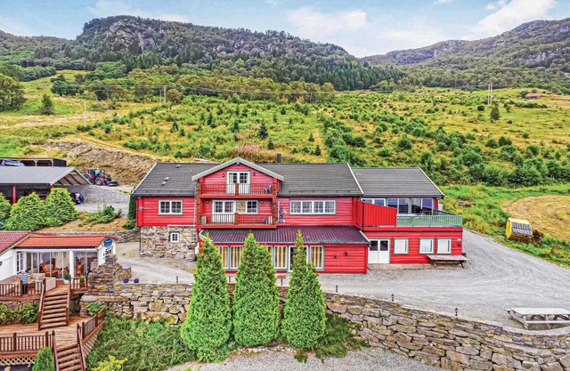 10 Bedroom Amazing Home In Ølen