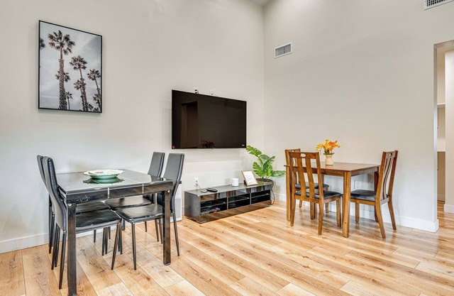 10 Mi to Dtwn LA: Cat-Friendly Rosemead Cottage