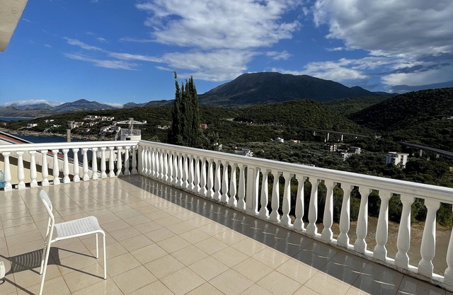 10 min walk from Utjeha beach