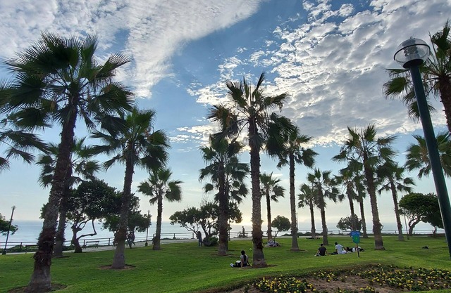 10 minutes from Kennedy park in Miraflores. Close to the Beach and Inka Market.