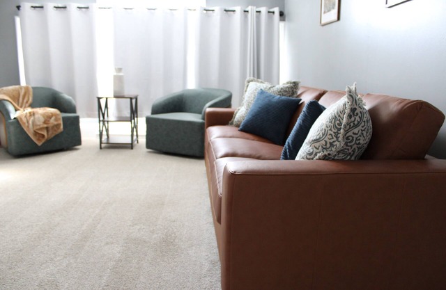 10 Minutes to Skaneateles! Top-Floor Auburn Apartment near Emerson Park