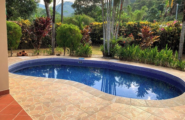 10 minutes to the beach! Private home with lush jungle surroundings & pool.