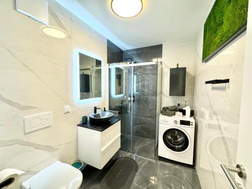 10 minutes to the center, 2 minutes to the metro