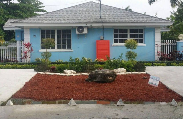 10 MINUTES WALK TO THE BEACH