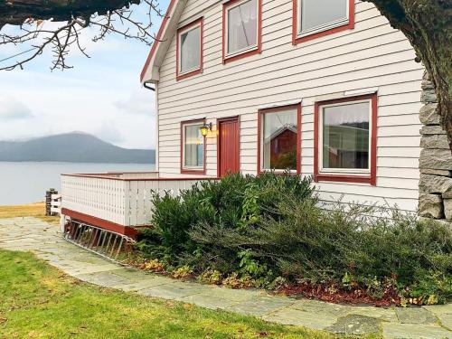 10 person holiday home in Brekke