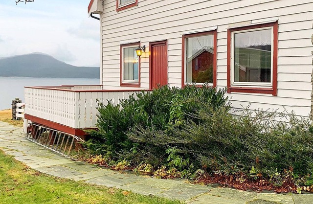 10 person holiday home in Brekke