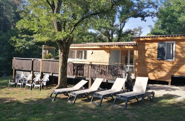 10-seater chalet with private spa.