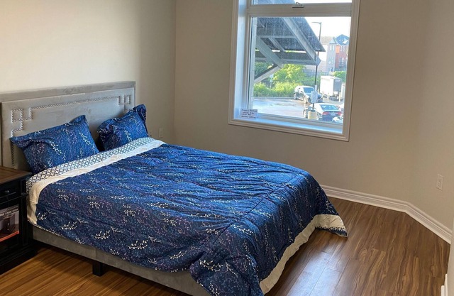 10 The Stunning 3 Bed 2 Bath Apartment at Central Location Near to Transit & Hwy