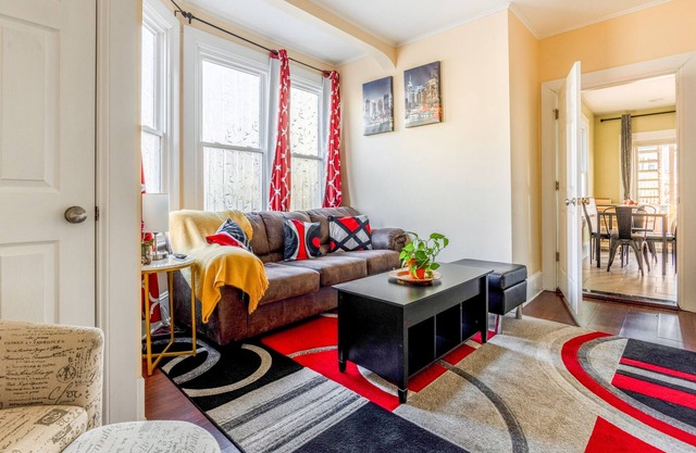 ★10 Top Rated Town ★ Bridge View ★ Train to NYC!