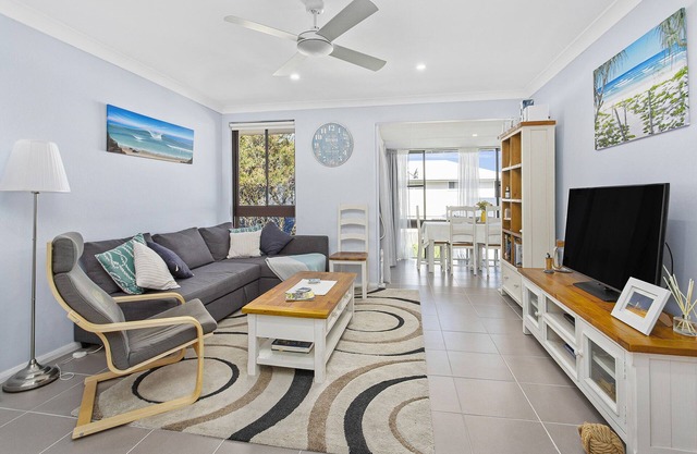 100 m to Thirroul Beach, play park and Olympic pool