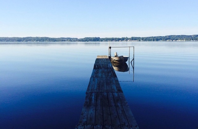100' Prime Lakefront w/sandy lake bottom - updated cottage w/dock/boats/bikes
